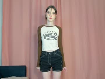 girl
        fannygales cam image #3369319