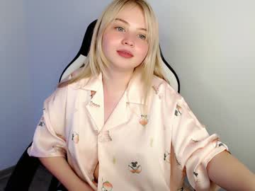 girl
        shy_blondiee cam image #564931