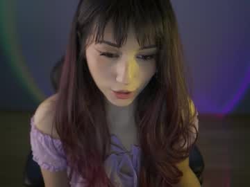 girl
        greeny_mat cam image #4384429