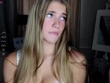 girl
        cute_fox_girl cam image #3104726