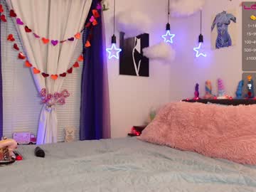 girl
        emmasky69 cam image #435024