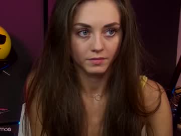 girl
        lettymoa cam image #1182117
