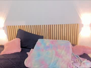 girl
        little_effy18 cam image #1541170