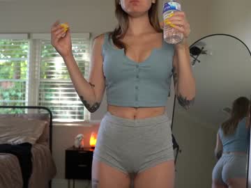girl
        emma_ruby cam image #3162948