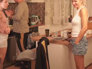 girl
        sebilone cam image #2141589
