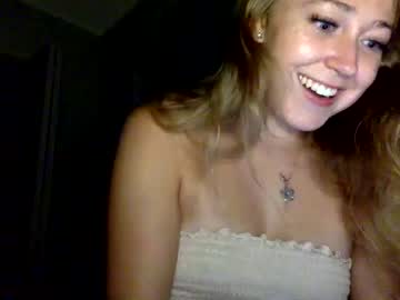 girl
        winterbunny69 cam image #2346067