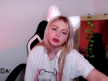 girl
        shy_blondiee cam image #578249