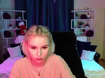 girl
        white_babe cam image #2142663