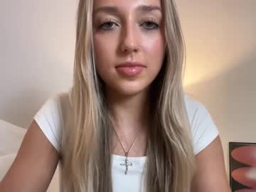girl
        lovelyyylivyyy cam image #3380687