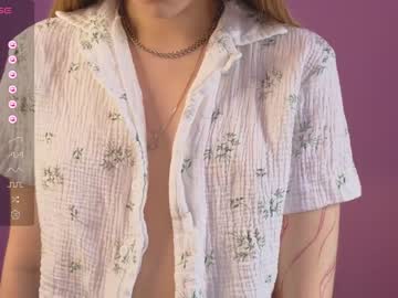 girl
        alisia_spinnet cam image #2112227