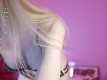 girl
        bunnydollstella cam image #1727790