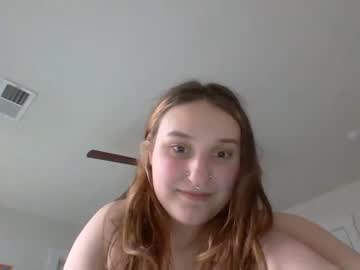 girl
        kittenbaby90 cam image #2363987