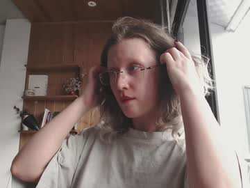 girl
        your_coraline_ cam image #2936268