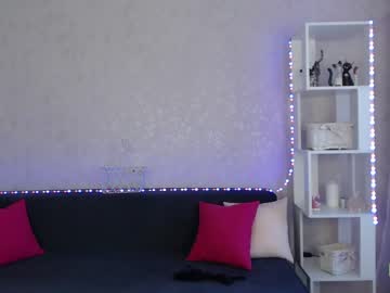 girl
        ellyloy cam image #91053