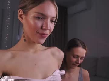 girl
        emi_me cam image #4131033