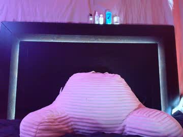 girl
        lovelilaxox cam image #3371595