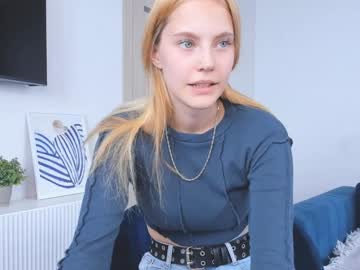 girl
        vibe_house cam image #3223616