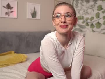 girl
        emma_ruby cam image #1242201