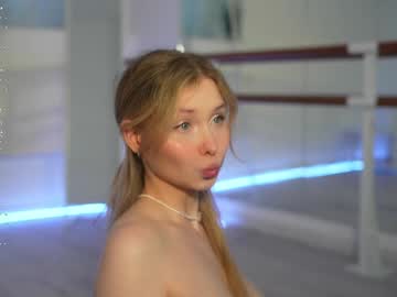 girl
        april_blush cam image #3120223