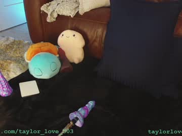 girl
        taylor_love_303 cam image #2137215