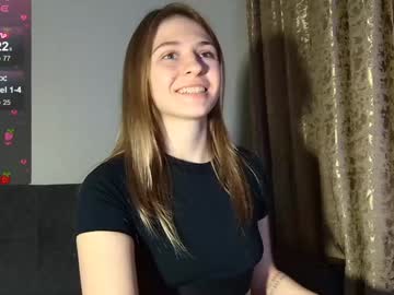 girl
        lovelykatea cam image #4038344