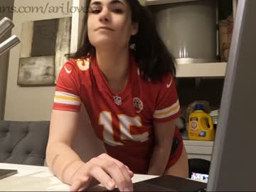couple
        ari_lovexo cam image #478485