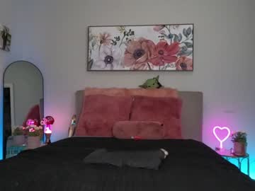 couple
        ari_lovexo cam image #1756542