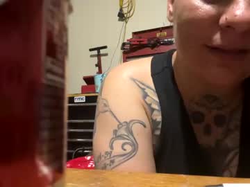 girl
        luckyducks479321 cam image #1657415