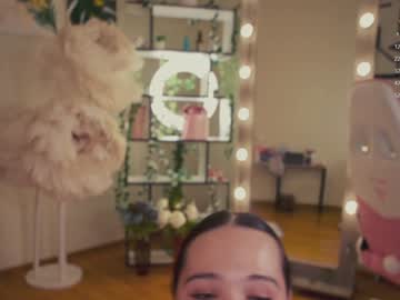 girl
        chery_lady22 cam image #3185340