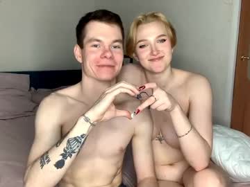 couple
        julielourens cam image #4296096