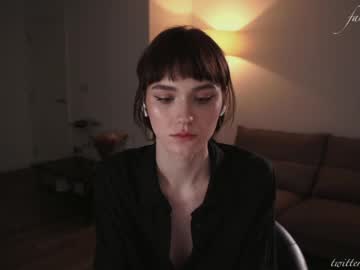 girl
        luna_ai cam image #3048409