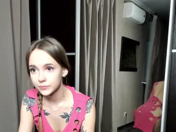 girl
        mia_monk cam image #354301
