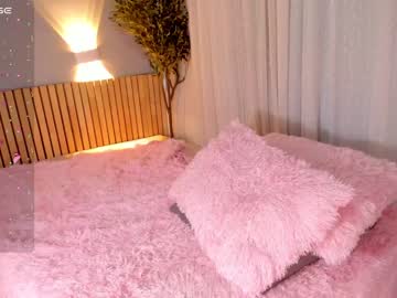 girl
        little_effy18 cam image #2732552