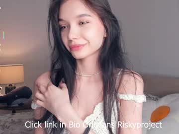 girl
        riskyproject cam image #4597955