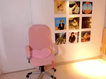 girl
        little_effy18 cam image #2843918