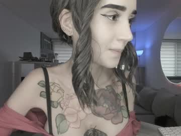 girl
        lonelly_lolly98 cam image #4356454