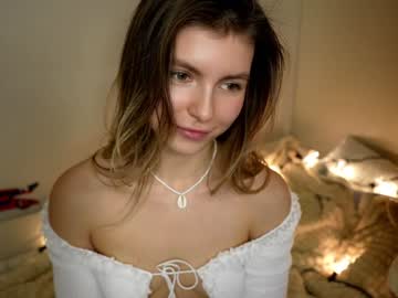 girl
        passionatepainter cam image #4047549