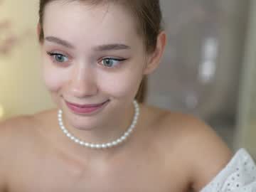 girl
        bless_sheila cam image #1763998