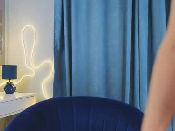 girl
        moonivy cam image #4210509