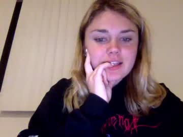 girl
        cassidyyqueen cam image #967544