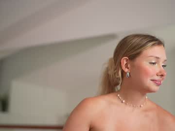 girl
        april_blush cam image #3297566