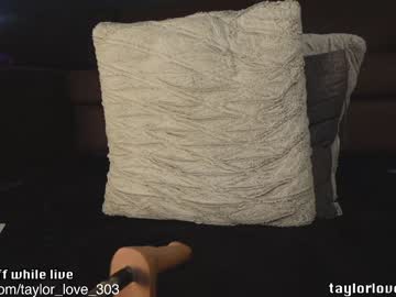 girl
        taylor_love_303 cam image #1332305