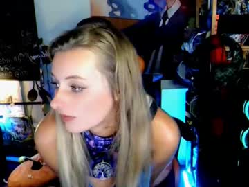 girl
        yoursecretgirlfriend963 cam image #2844342