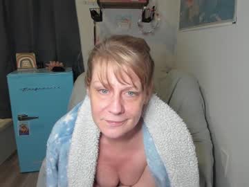 girl
        emberpheonixxx cam image #1549256