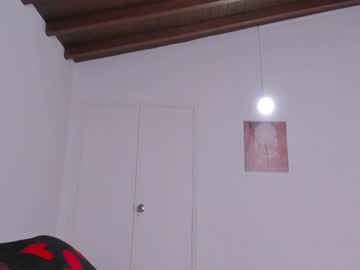 girl
        kellytesh cam image #2401296