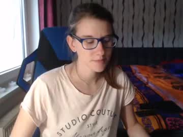 girl
        xinnocence94x cam image #1745346