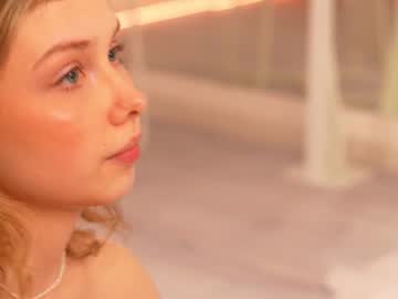 girl
        april_blush cam image #2713117