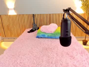 girl
        little_effy18 cam image #3087443