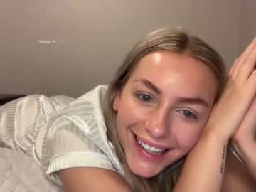 girl
        summerlovingg cam image #2761661