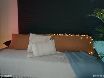 girl
        alejastorm cam image #1613550